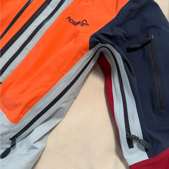 Norrøna women’s ski technical jacket & tech ski pants. - Picture 4 of 15